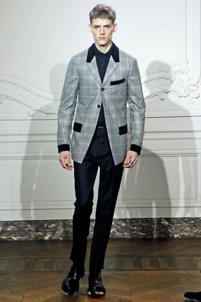Look 3